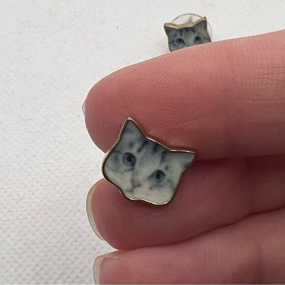 🍭4/$20 Cat post stud earrings - Picture 3 of 3